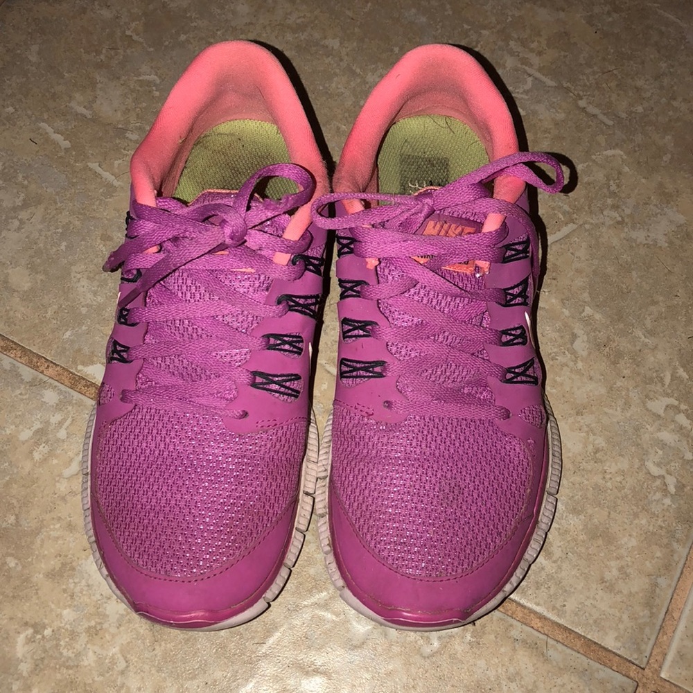 Pink and coral Nike’s women free runs 5.0